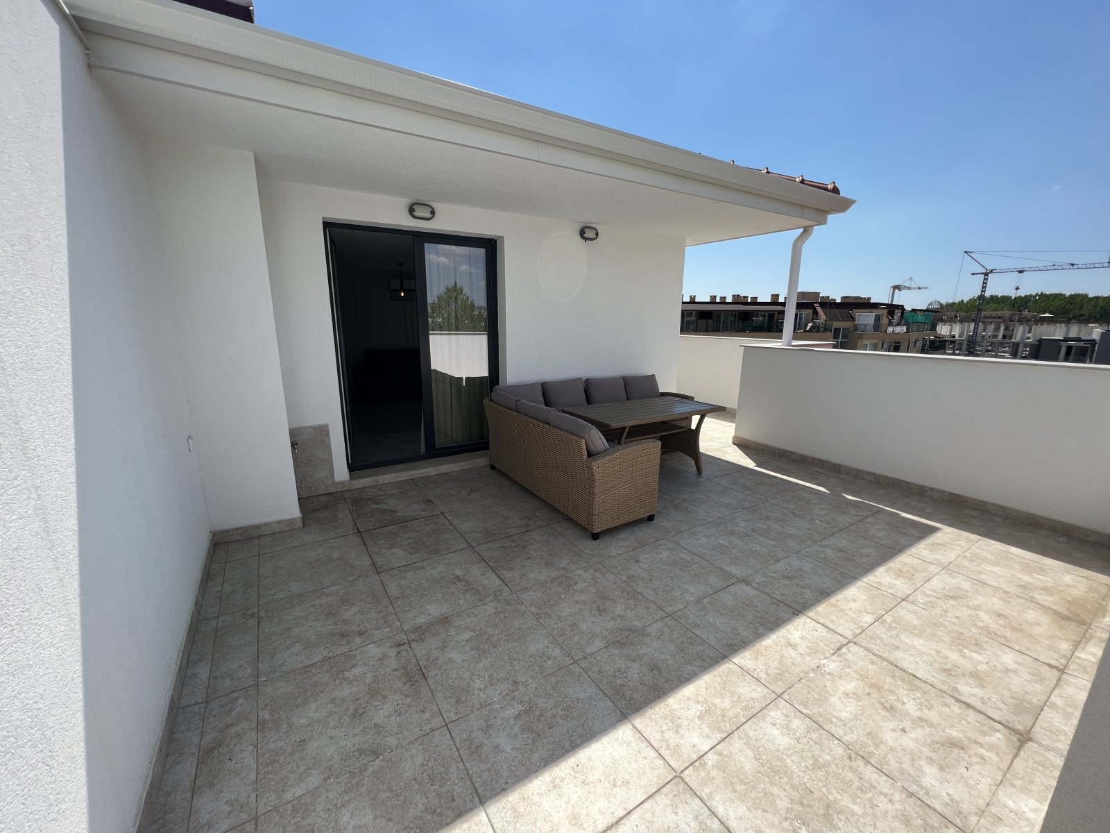 Appartamento con due camere nel complesso Emilia Romana Park al lungomare del sole