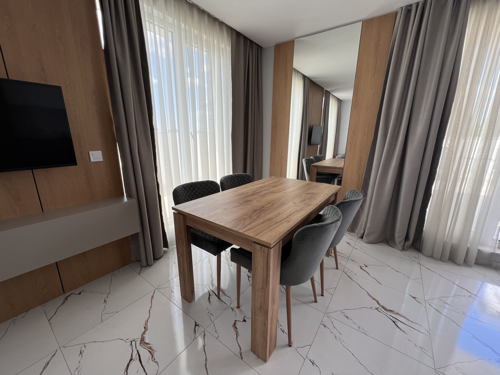 Appartamento con due camere nel complesso Emilia Romana Park al lungomare del sole