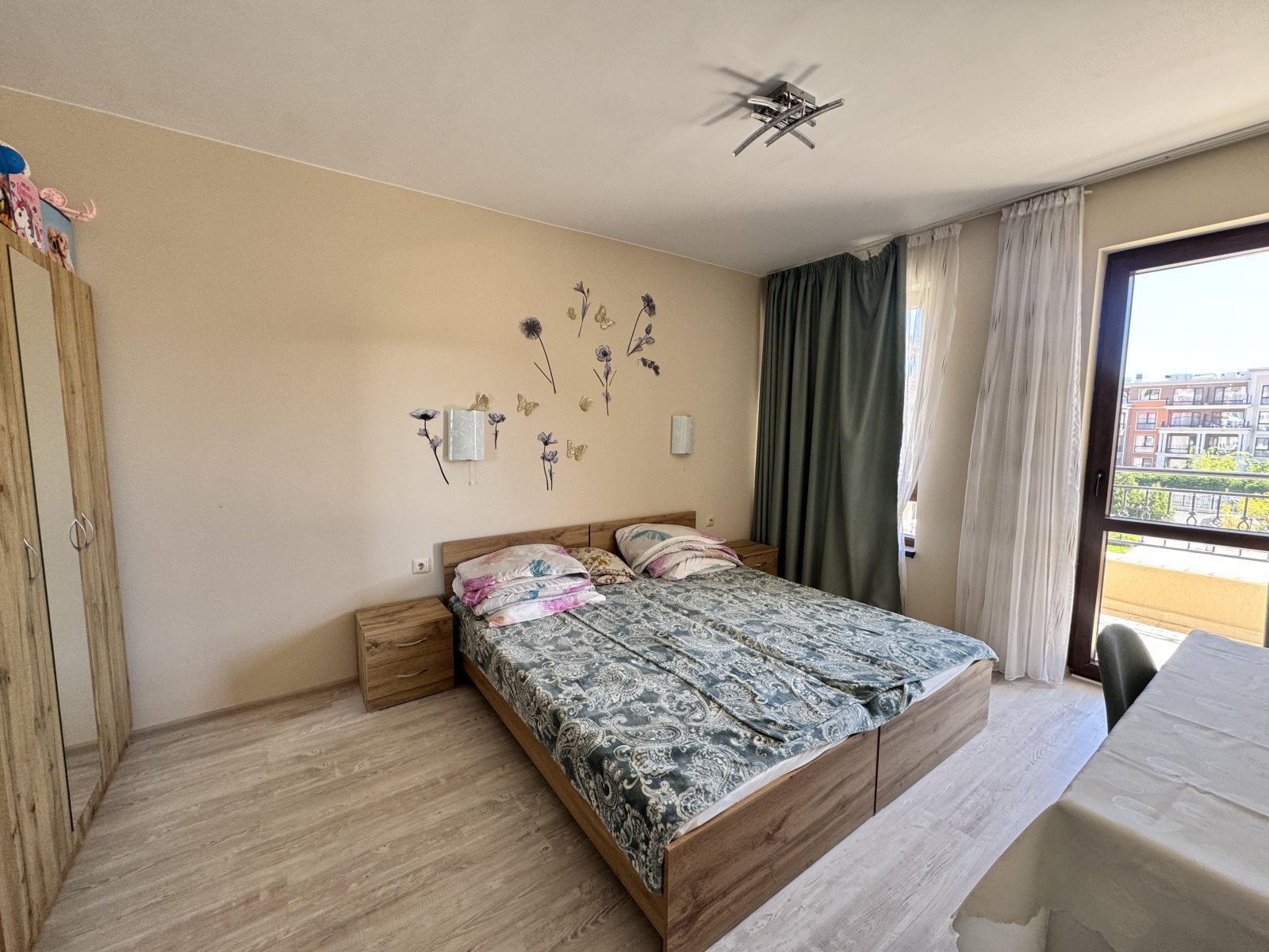 Sveti Vlas: Appartamento con tre stanze e vista sulla piscina nel complesso Sea Dreams a Sveti Vlas 