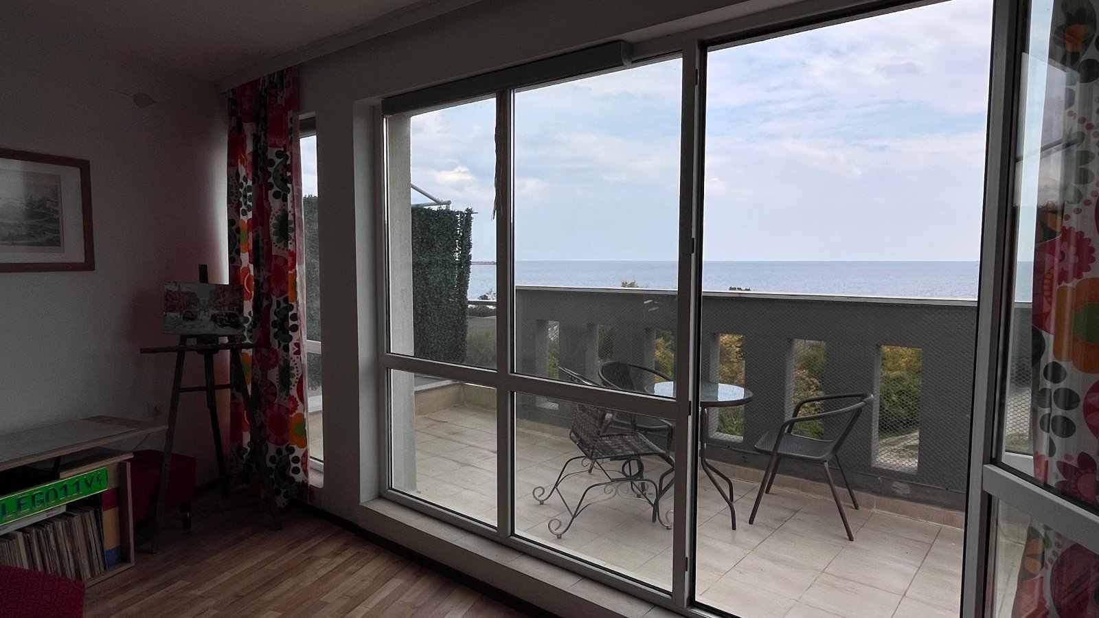 Ampio appartamento con due camere da letto e vista mare – vicino alla spiaggia a Ravda