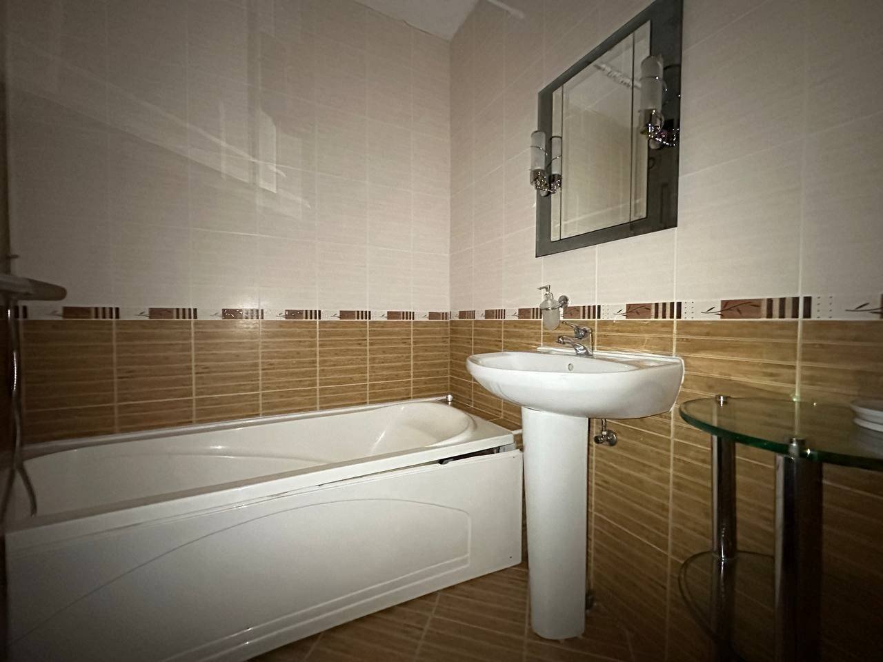 Appartamento con tre camere nel complesso Cascadas 1 – con vista sulla piscina