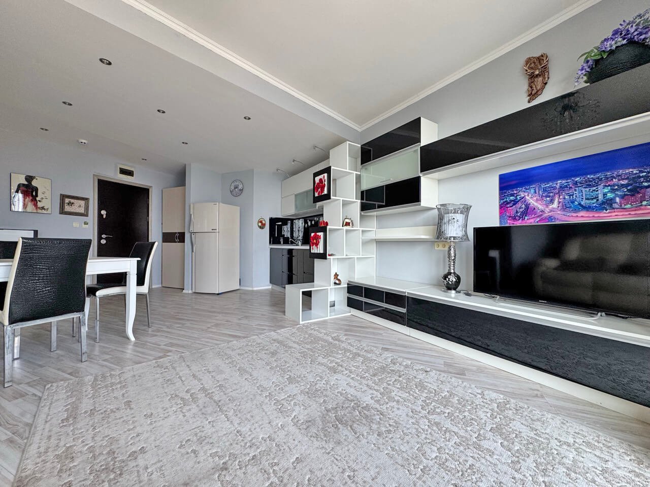 Appartamento con due camere e vista mare nel complesso dell'Grand Hotel a Sveti Vlas, Bulgaria.