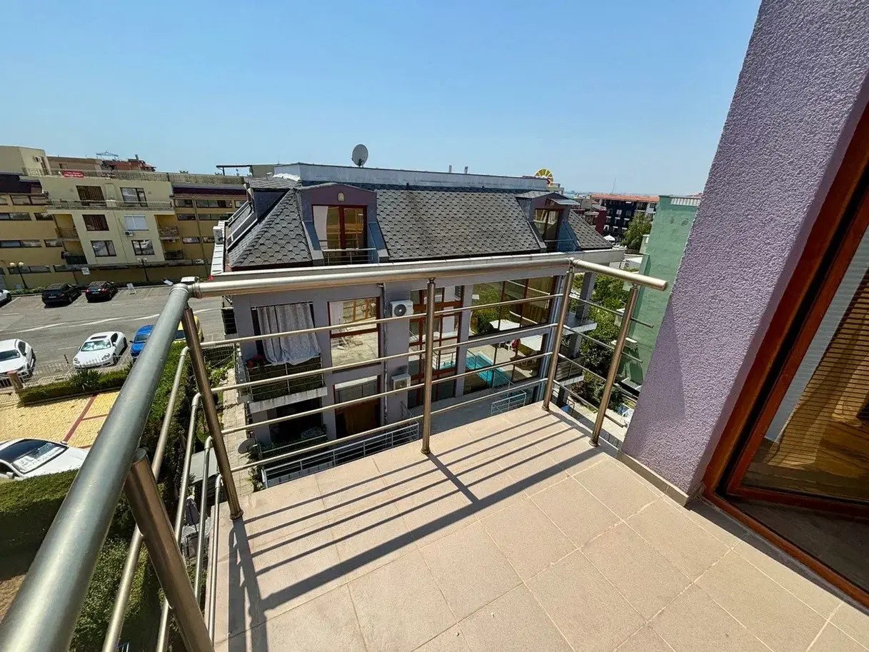 Appartamento con 3 camere nel complesso Noz Izgrev Sveti Vlas Bulgaria