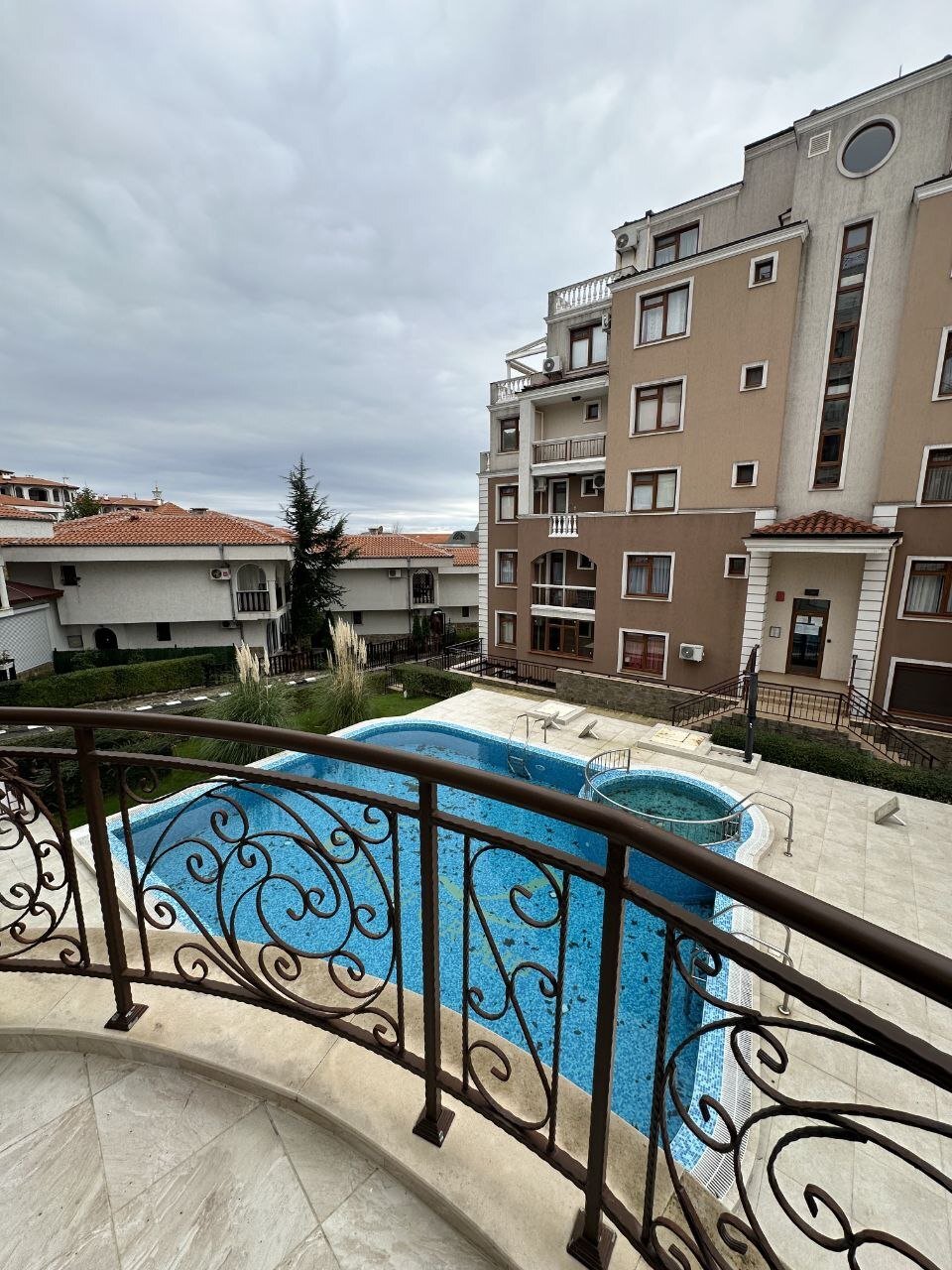 Appartamento con tre camere nel complesso residenziale Phoenix con vista piscina, Sveti Vlas, Bulgaria