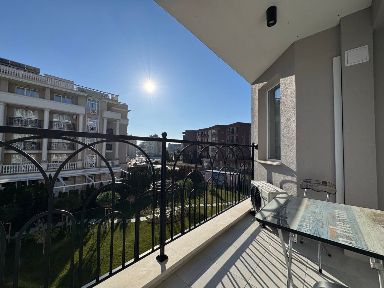 Appartamento con tre camere e vista piscina nel complesso Jadore, Sunny Beach, Bulgaria