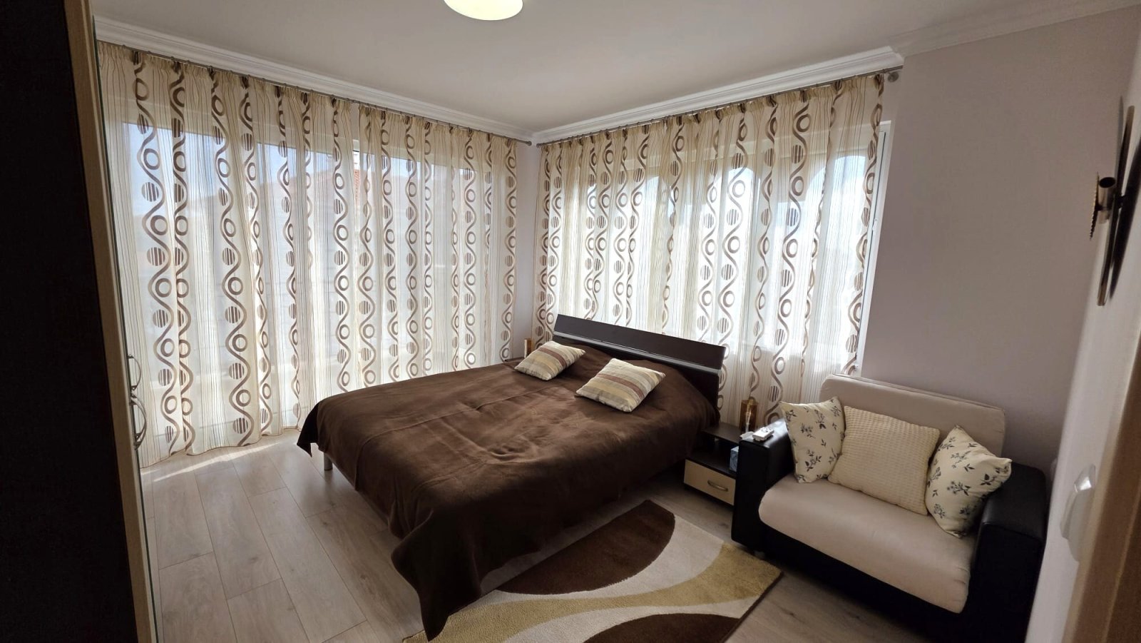 Casa su due piani con cinque stanze nel complesso Victoria Hill, Sarafovo, Bulgaria