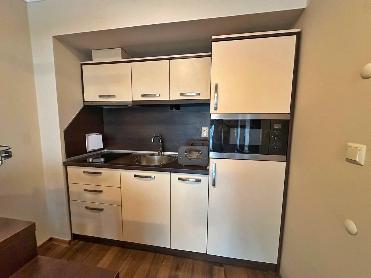 Appartamento con due camere da letto con vista piscina, in prima fila nel complesso Rose Garden, Pomorie, Bulgaria