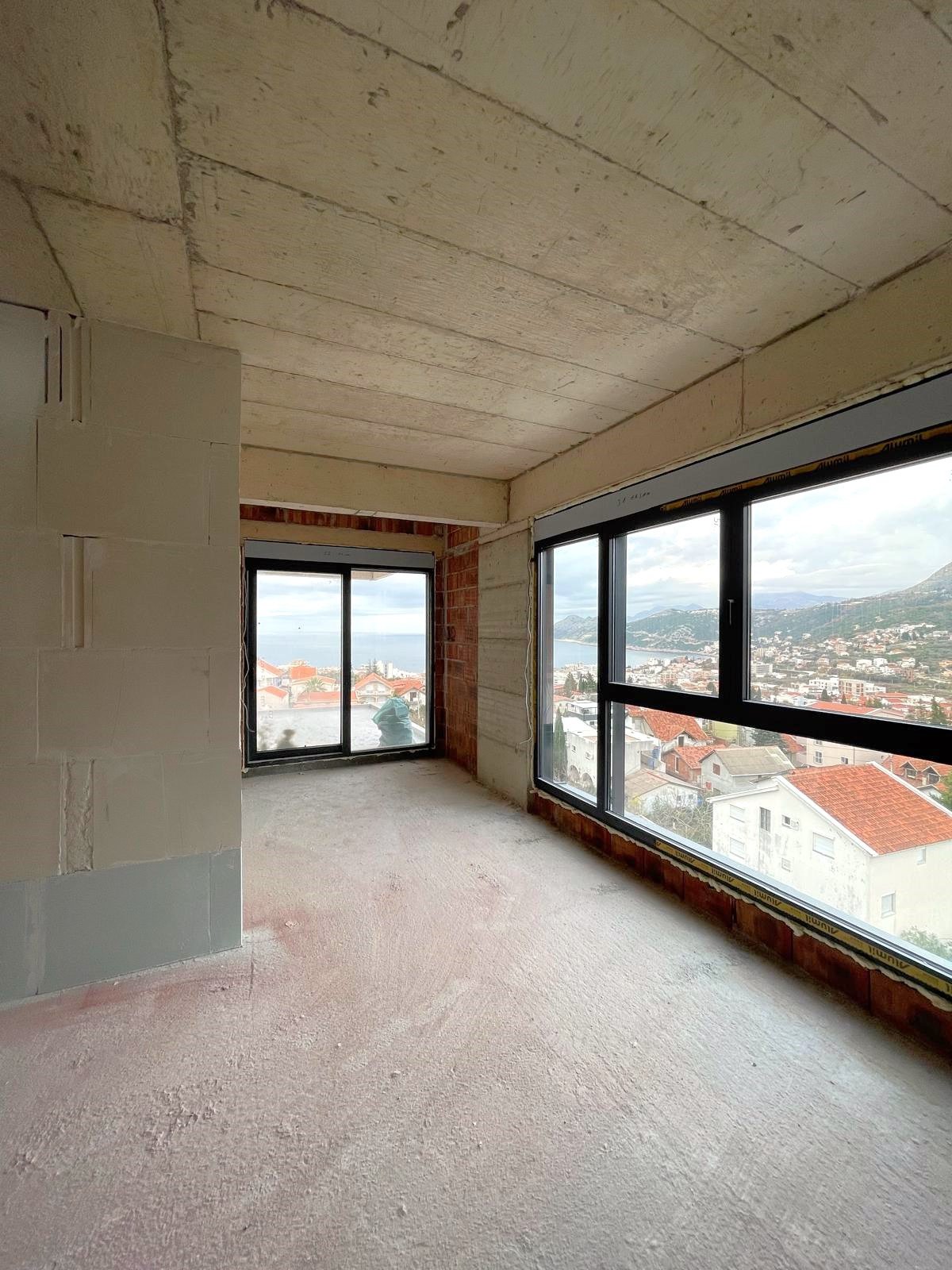 Luxuriöses Penthouse mit geräumiger Terrasse und atemberaubendem Meerblick, Dobra Voda