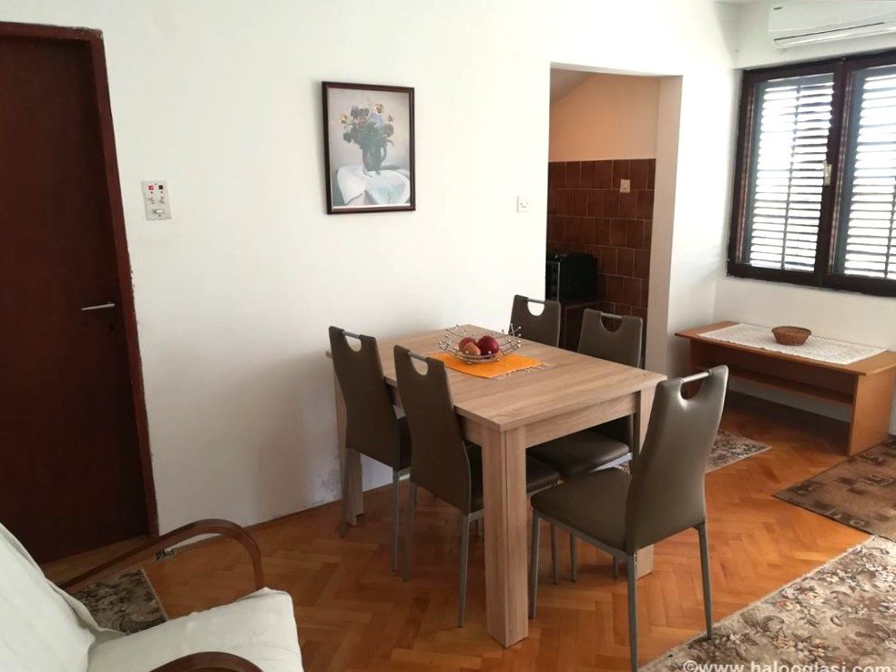 Mehrfamilienhaus zum Wohnen und Vermieten in Bar, Utjeha