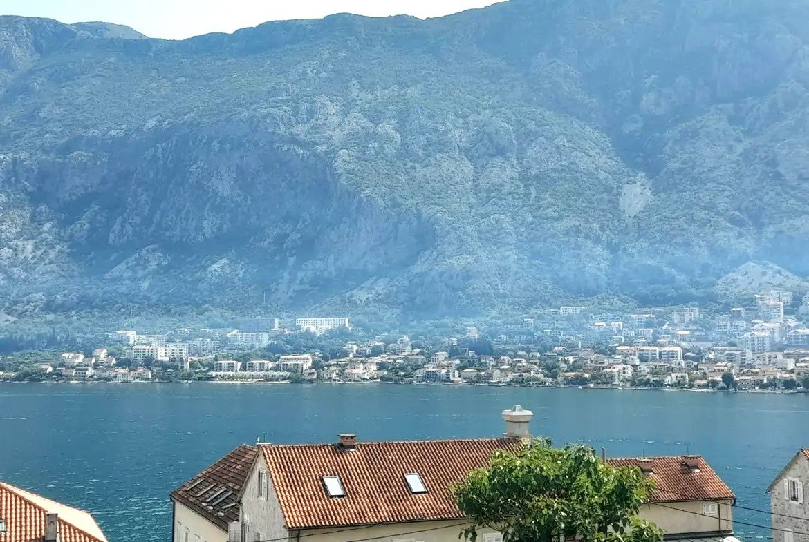 Familienhaus mit drei Schlafzimmern und atemberaubendem Meerblick – Prčanj, Kotor