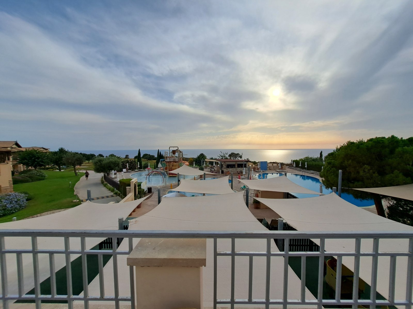 Luxuriöse Villa (4+1 Zimmer) mit großem Grundstück, Pool und Meerblick in der exklusivsten Gegend der Insel