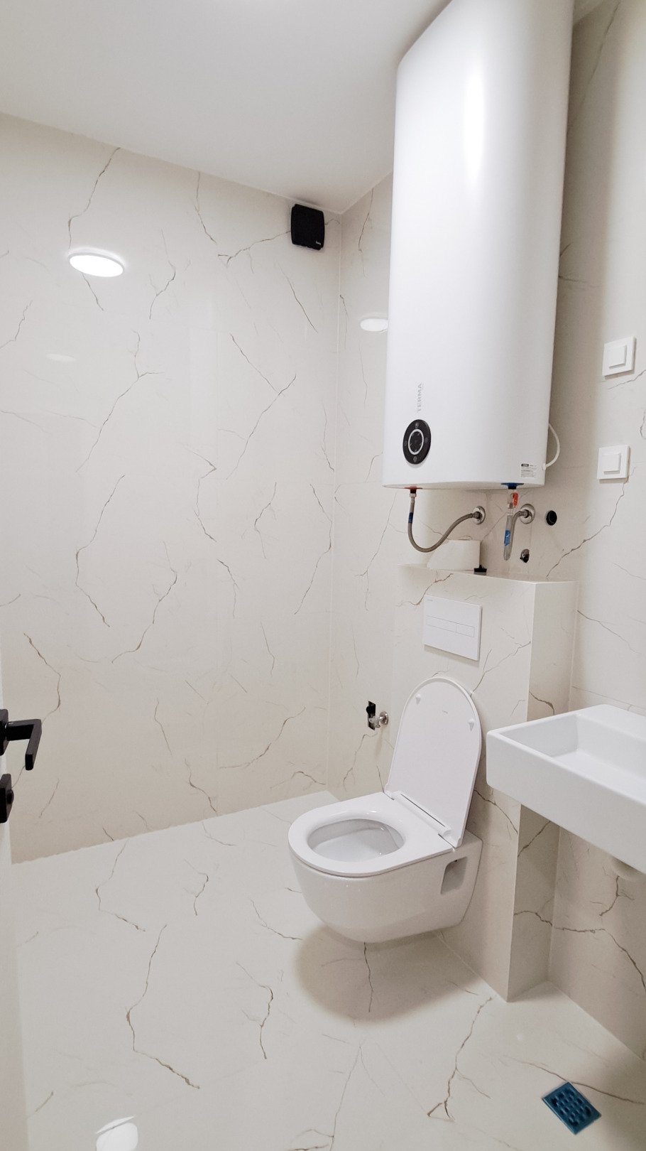 Premium-Apartment nur 50 m vom Meer entfernt, Dachterrasse → Privlaka