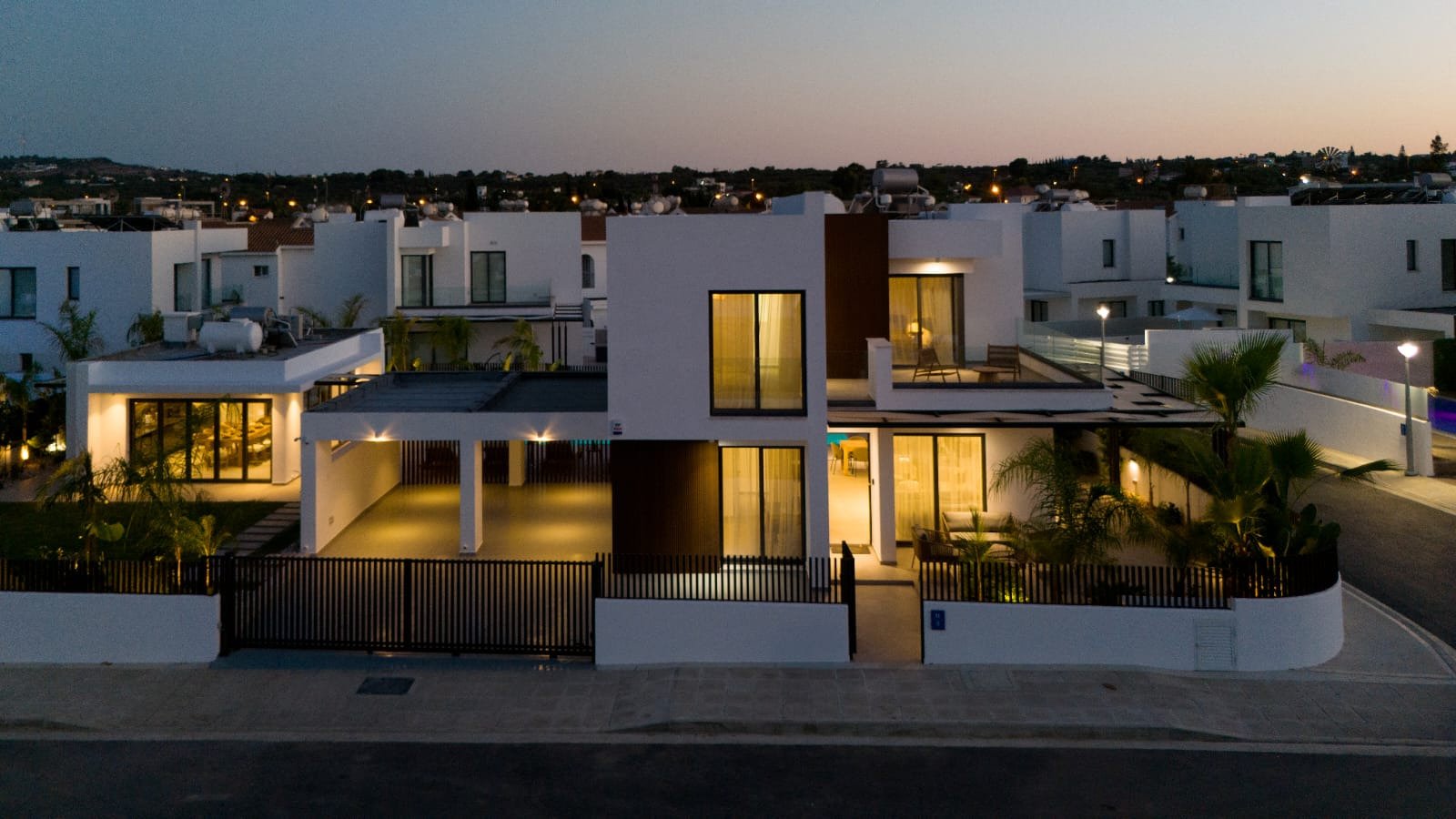 Anlagevilla neben dem neuesten Yachthafen Zyperns, mit privatem Grundstück und Swimmingpool