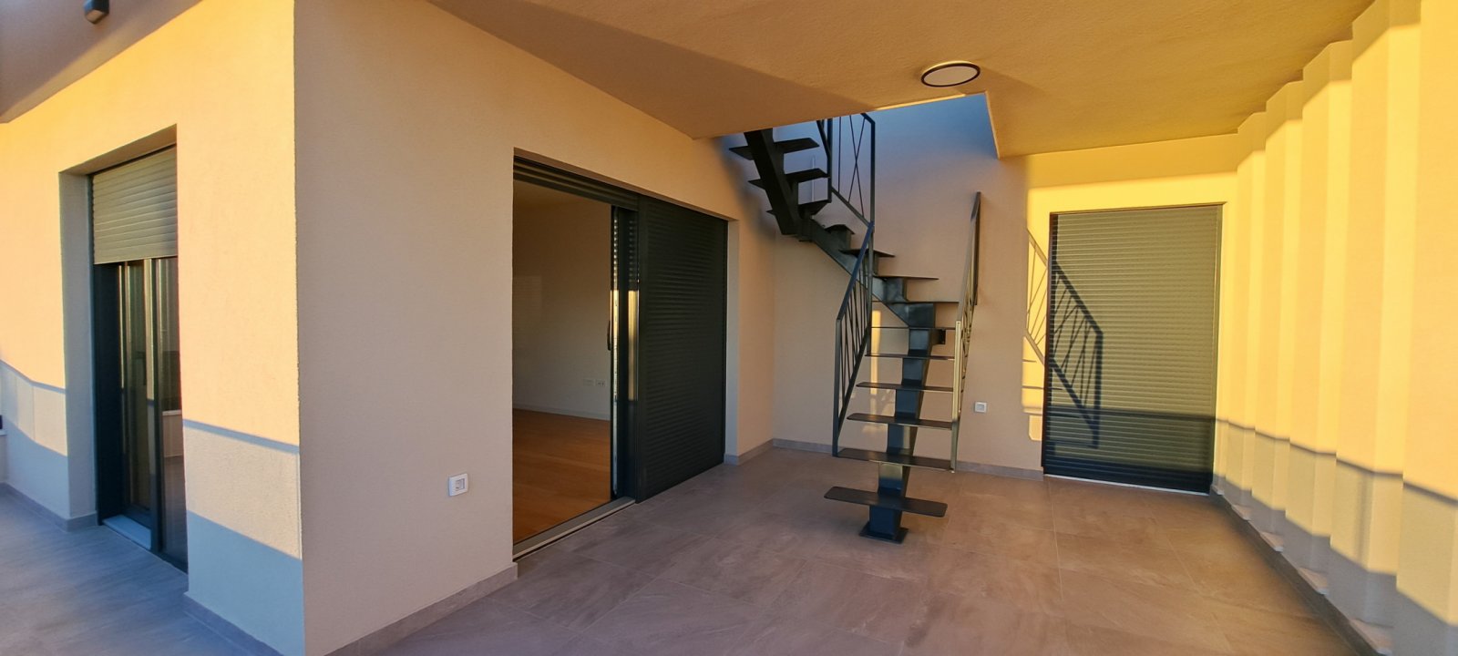 Premium-Apartment nur 50 m vom Meer entfernt, Dachterrasse → Privlaka