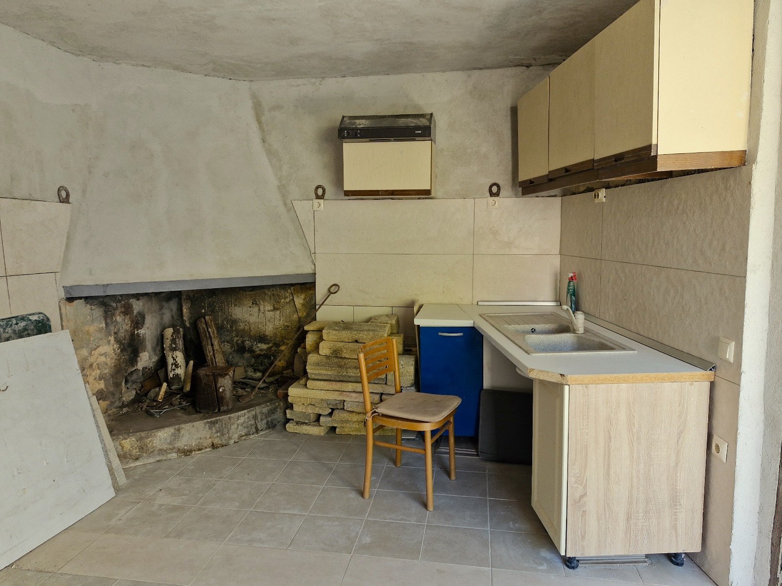 Steinhaus mit Blick auf das Meer und die Weinberge – friedliches Leben im Herzen der Insel Korčula