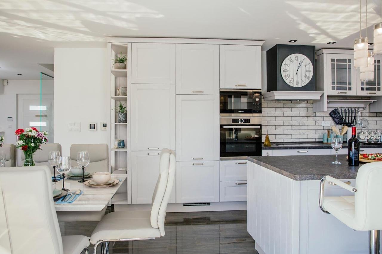 Elegante Villa mit Panoramablick aufs Meer und privatem Pool in Podstrana