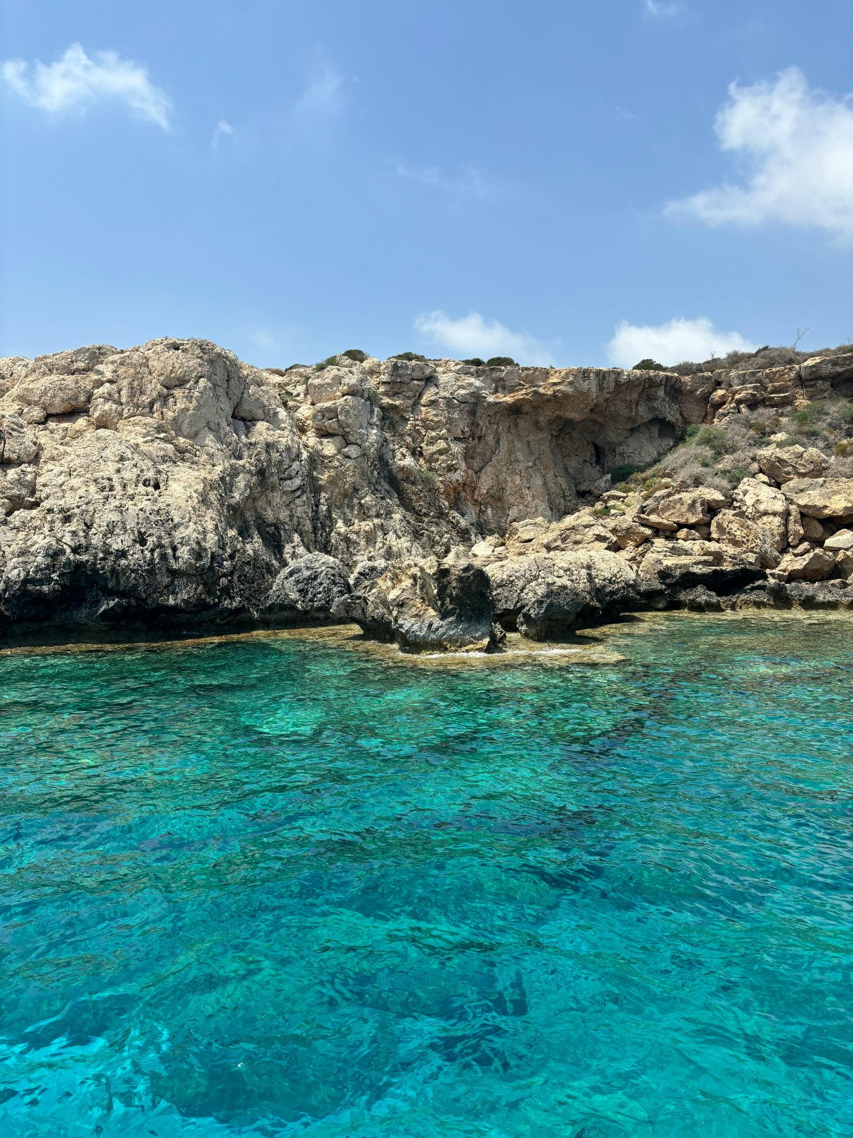 Luxuriöse Dreizimmerwohnung in der Nähe des Golfplatzes in Limassol zu einem günstigen Preis