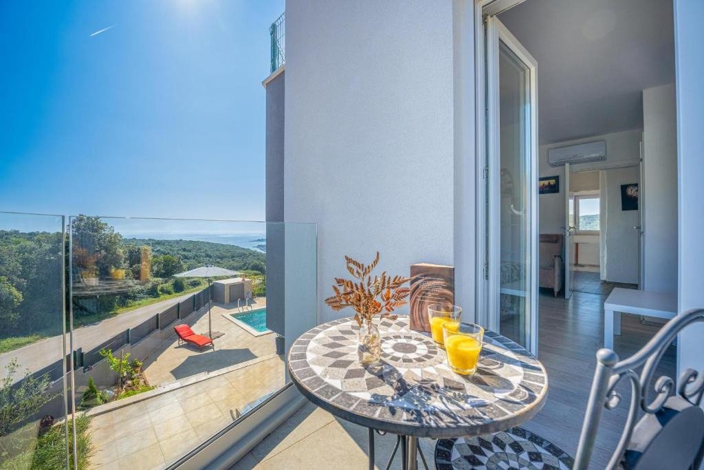 Luxuriöse Villa mit Aussicht und Swimmingpool in Strandnähe in einer natürlichen Oase – Pavićini, Duga Uvala, Istrien