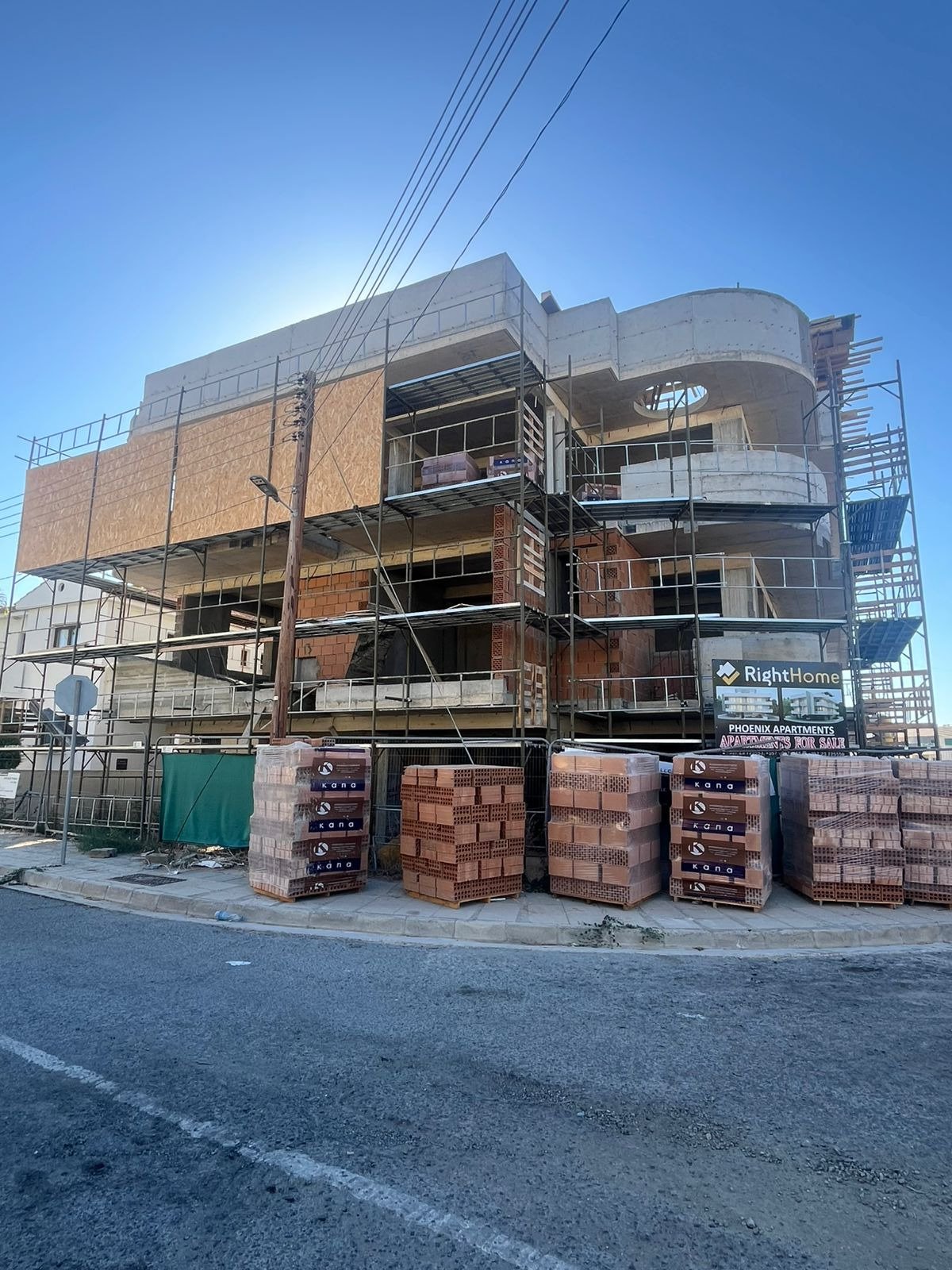 Großes Penthouse mit drei Schlafzimmern und großem Dachgarten in Larnaka zu einem guten Preis