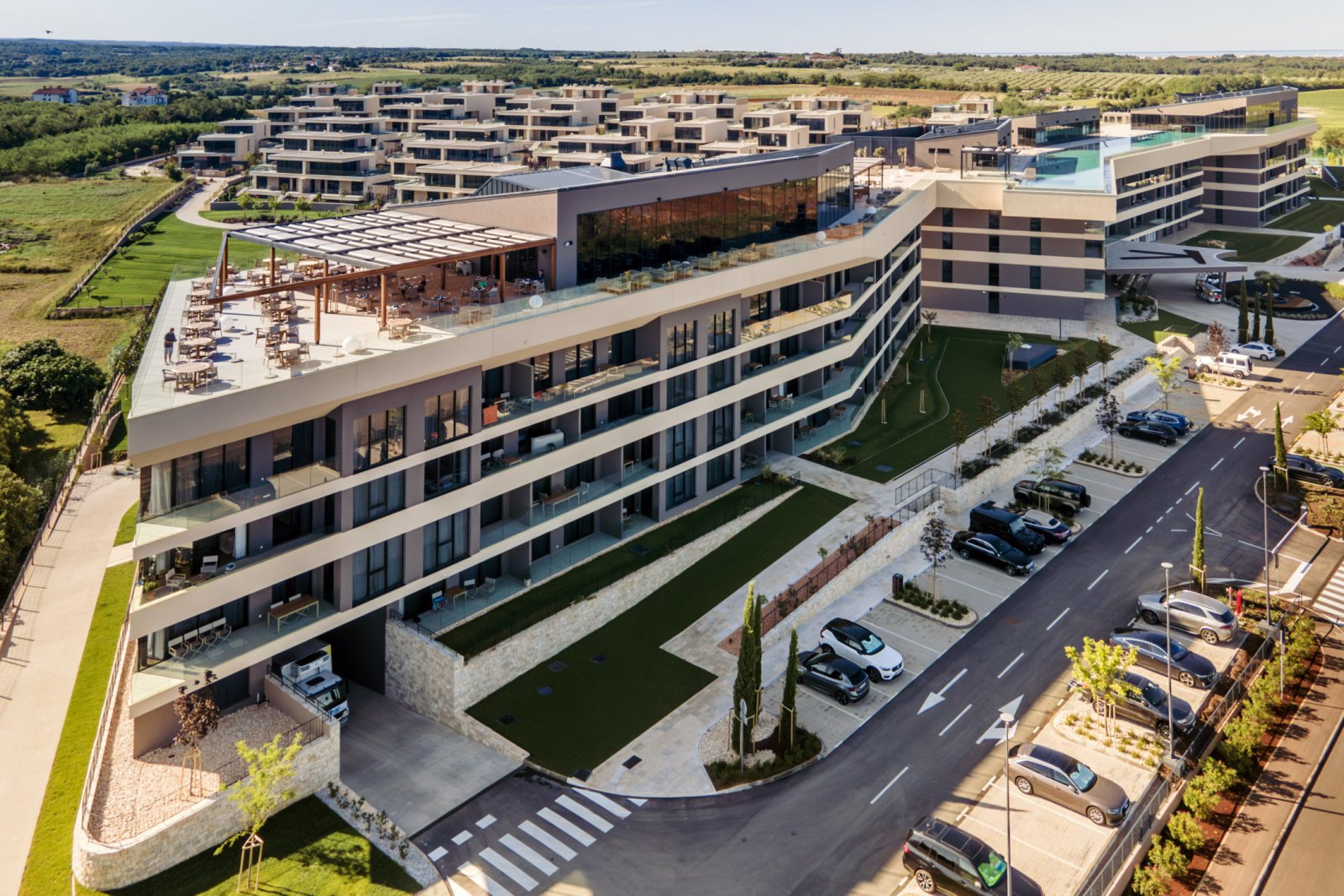 Luxus und Einkommen vereint – Apartment 200 m vom Meer entfernt in einem Top-Resort in Umag Savudrija, Istrien