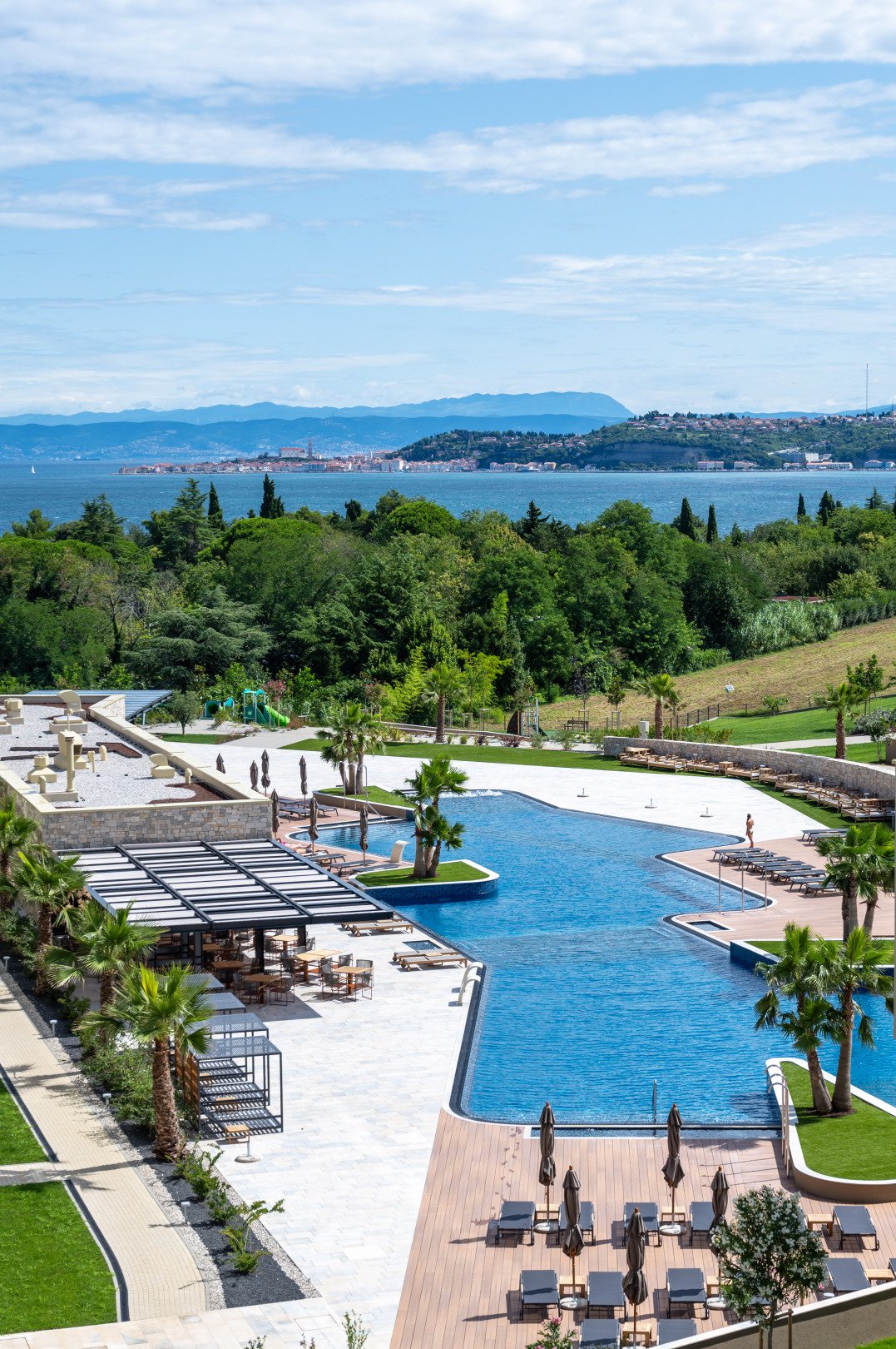 Luxus und Einkommen vereint – Apartment 200 m vom Meer entfernt in einem Top-Resort in Umag Savudrija, Istrien