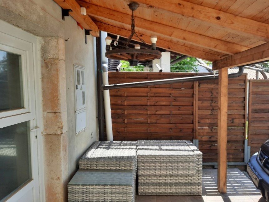 Renoviertes Haus im Herzen von Medulin mit Meerblick – ein ruhiger Ort zum Wohnen, für Ruhe und als Kapitalanlage.