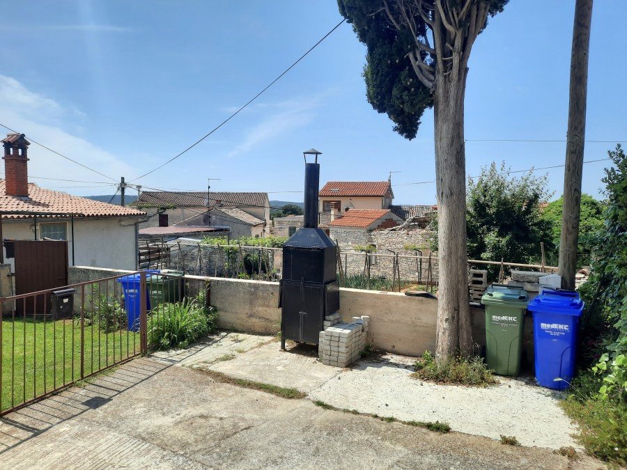 Renoviertes Haus im Herzen von Medulin mit Meerblick – ein ruhiger Ort zum Wohnen, für Ruhe und als Kapitalanlage.