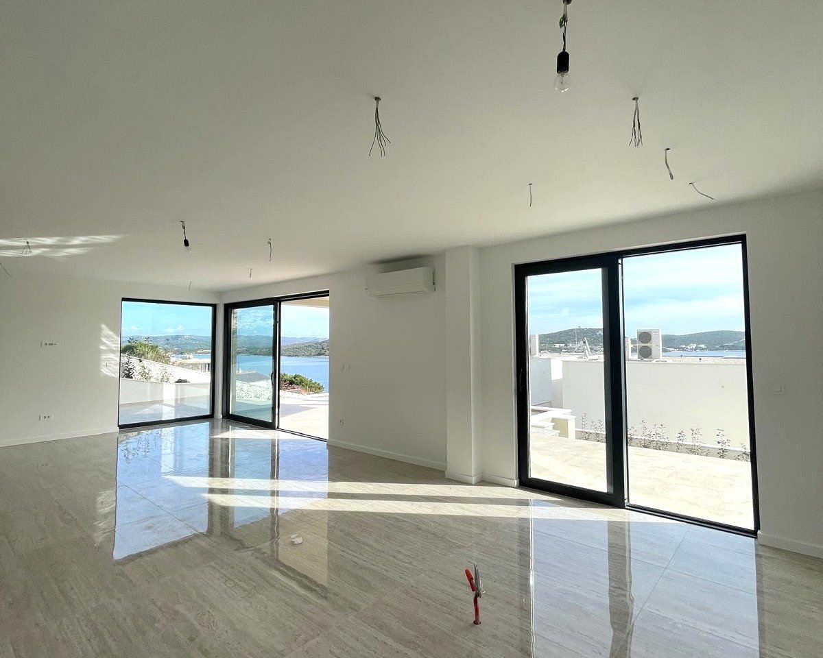 Nova, Luxusvilla, 150 m vom Meer entfernt, Panoramablick, Swimmingpool, Garage in Betina, Tisno