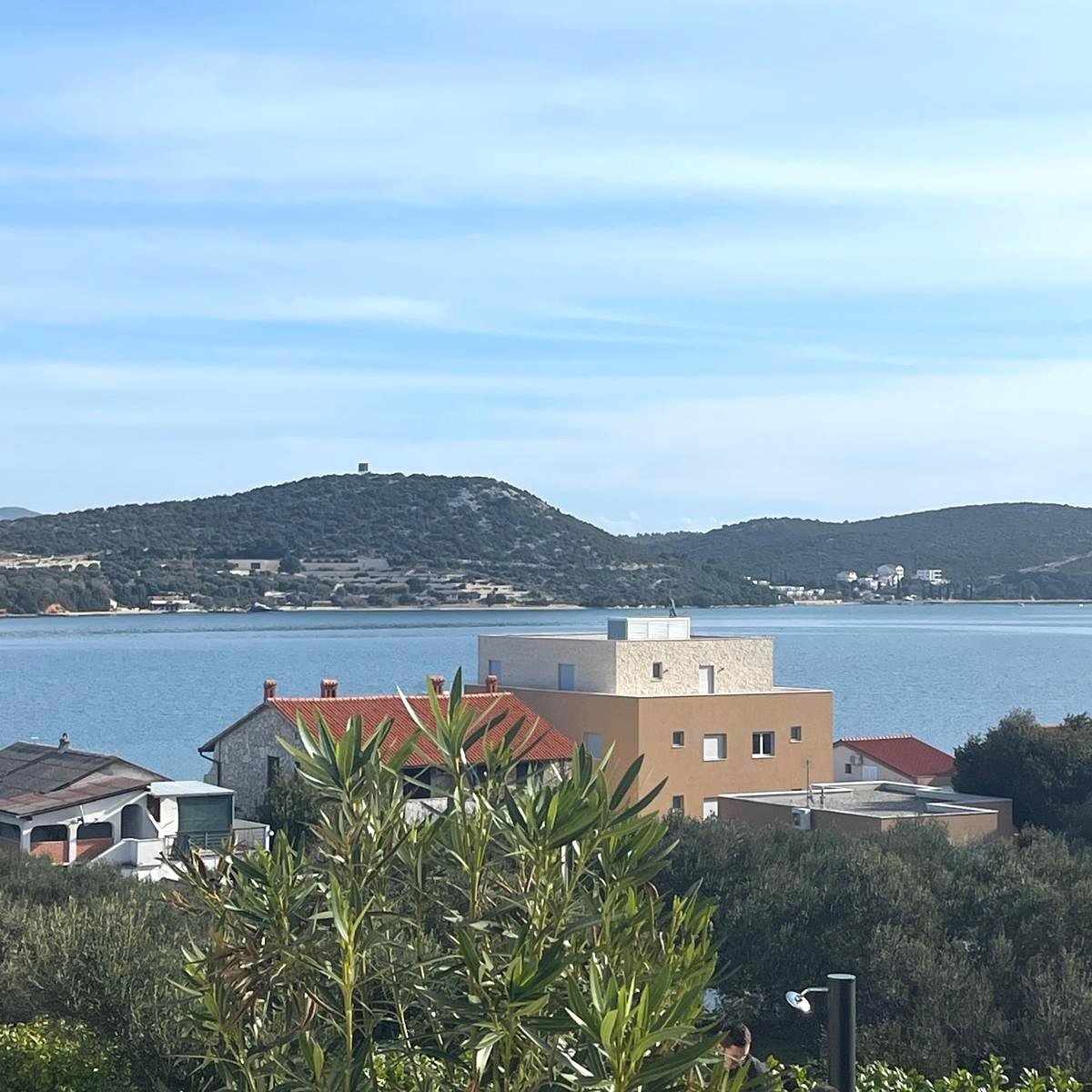 Nova, Luxusvilla, 150 m vom Meer entfernt, Panoramablick, Swimmingpool, Garage in Betina, Tisno