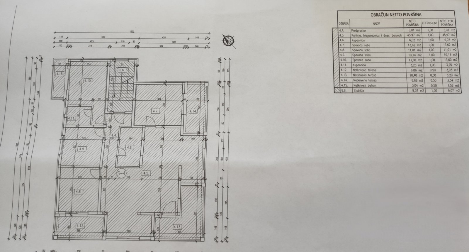 Luxuriös möbliertes Apartment mit vier Schlafzimmern und Terrasse, 700 Meter vom Strand in Vodice entfernt