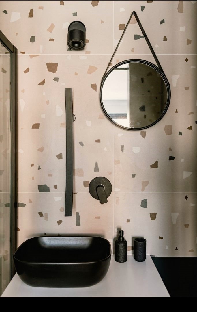 Designvilla mit Pool und Sauna, 350 m vom Meer entfernt, Šibenik