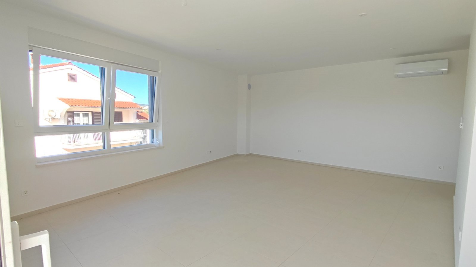 Modernes Apartment mit Meerblick, 400 m vom Strand von Vodice entfernt.