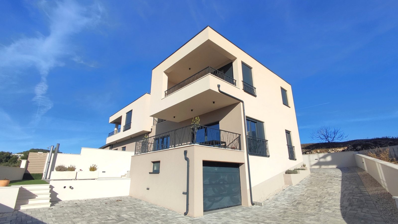 Luksusowy dom w zabudowie bliźniaczej z basenem i panoramicznym widokiem na morze Vodice