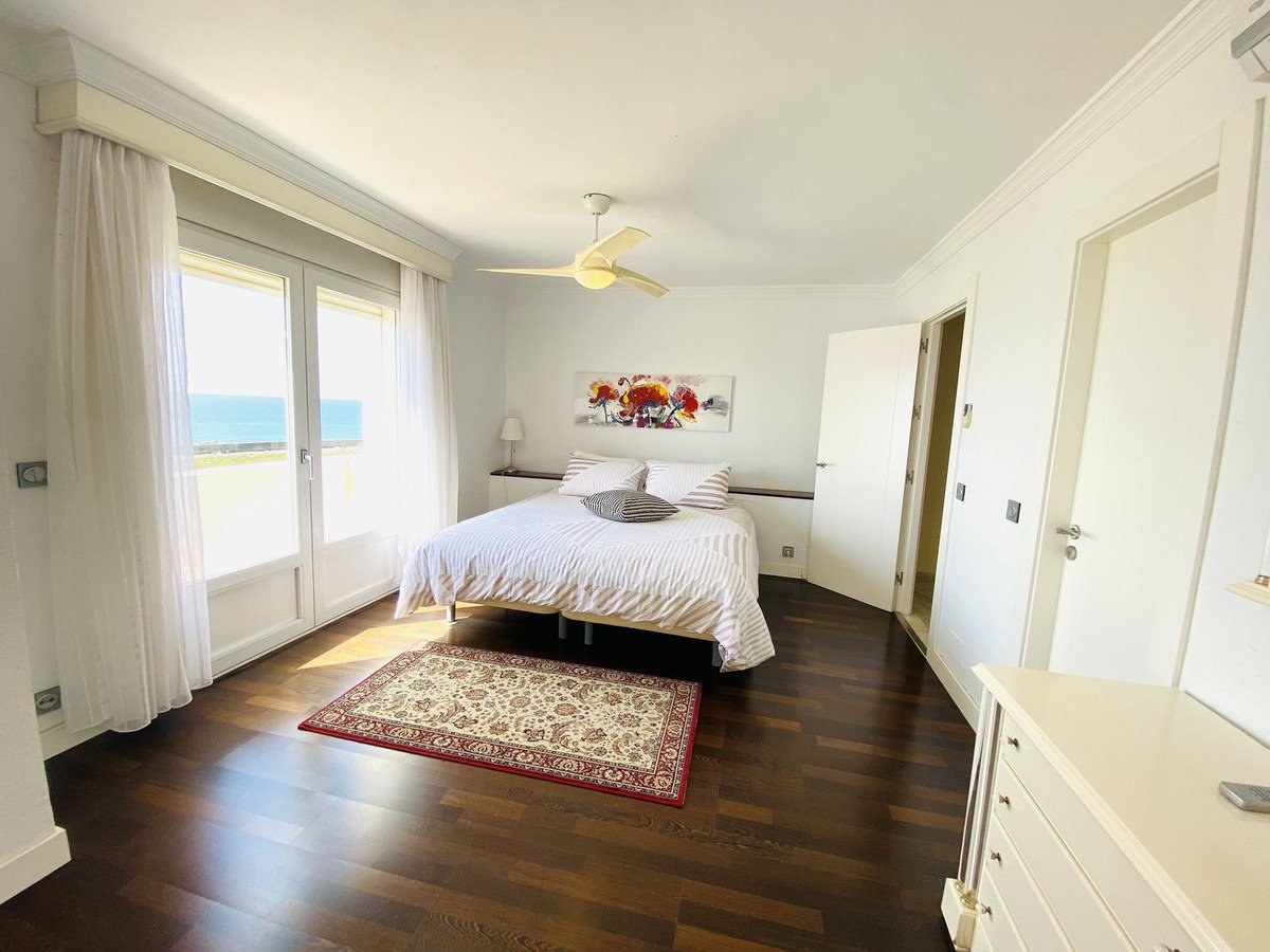 Einzigartiges Stadthaus direkt am Strand von Estepona, Málaga. Ein Traumhaus für anspruchsvolle Käufer!