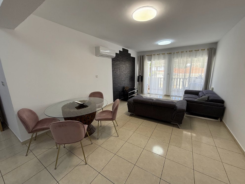 Komfortable Dreizimmerwohnung mit Bergblick - ideal zum Wohnen und Erholen, Paphos