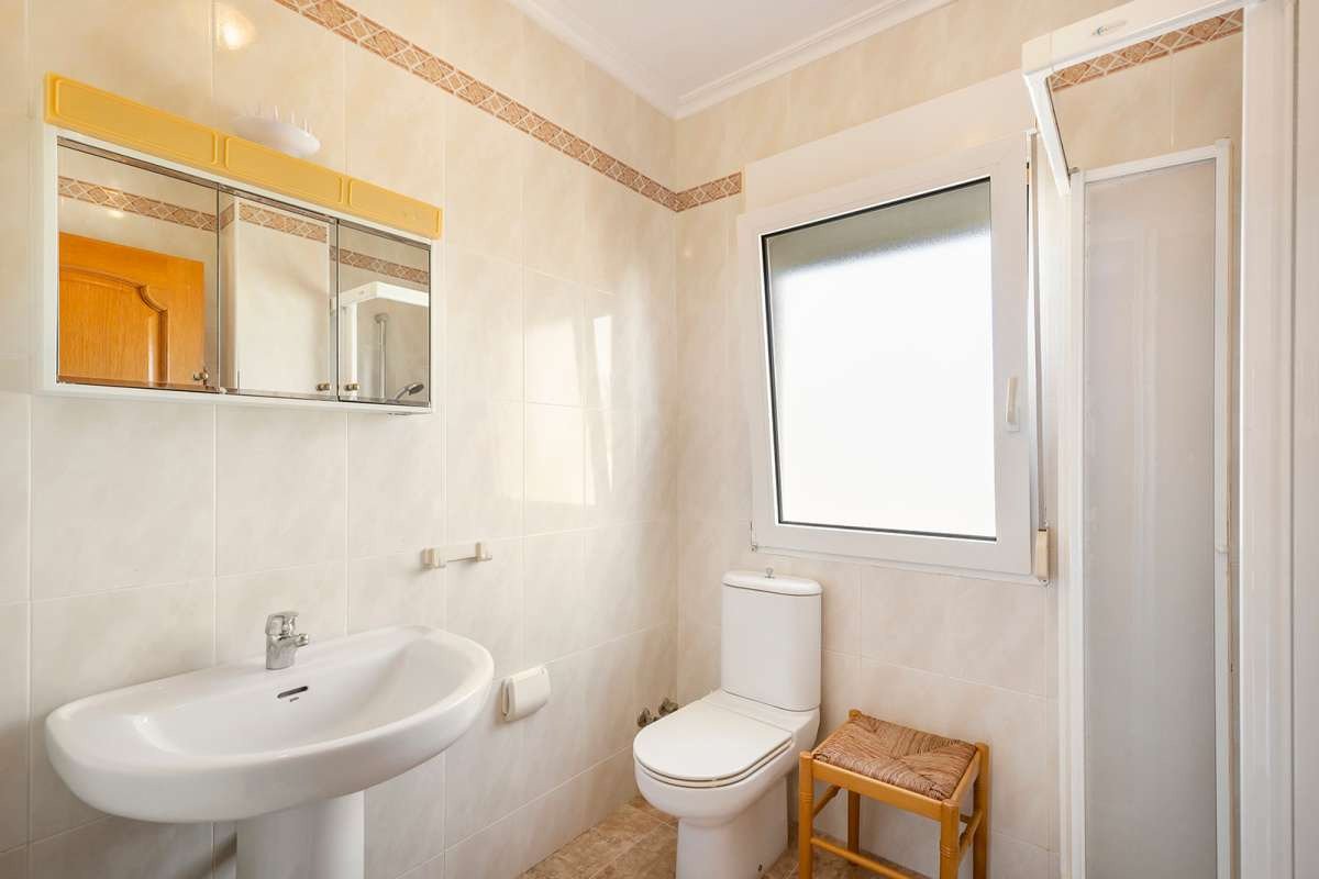 Luxuriöse Eckvilla im Herzen von Cabo Roig – komfortables Wohnen am Meer