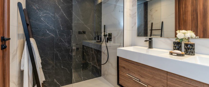 Premium-Apartment in einer erstklassigen Anlage direkt am Meer in Marbella – modernes Design und erstklassige Qualität.