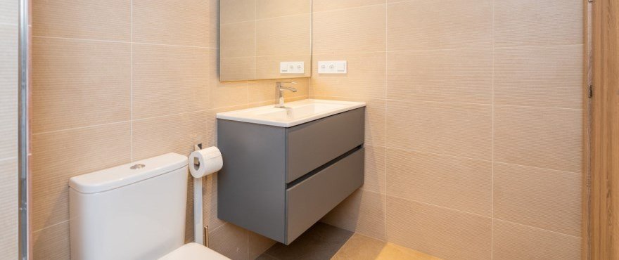 Luxusapartment mit Dachterrasse in einer prestigeträchtigen Wohnanlage neben einem Golfplatz