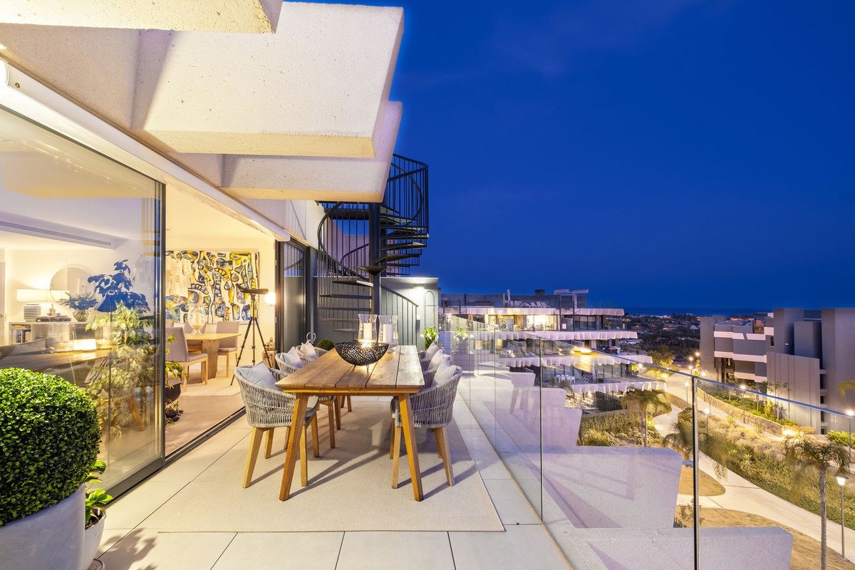 Absoluter Luxus: Duplex-Penthouse mit atemberaubendem Meerblick in Estepona, Costa del Sol
