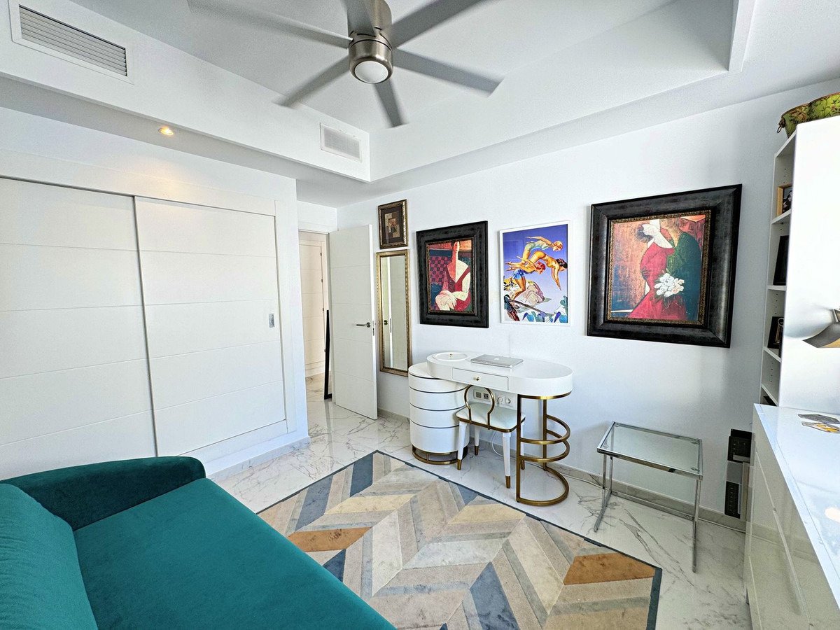 Luxuriöses Penthouse in erster Strandreihe mit 200 m² Terrasse und atemberaubendem Meerblick.