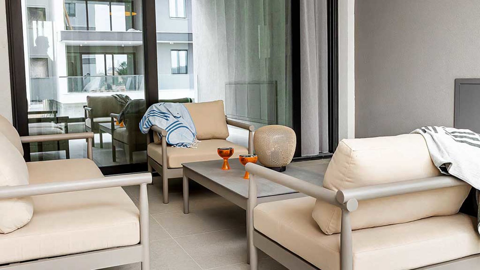 Modernes Dreizimmerapartment → Panoramablick aufs Meer, in Strand- und Zentrumsnähe → Paphos