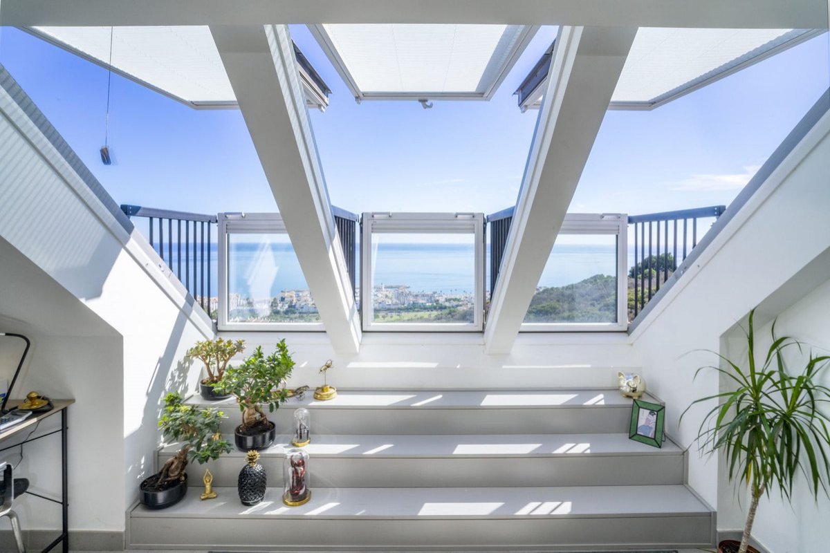 Exklusives, modernes 2-Zimmer-Apartment in Manila mit atemberaubendem Meerblick