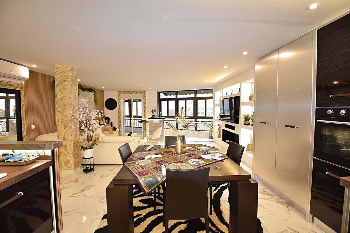 Stilvolles Apartment nur 5 Gehminuten vom Strand entfernt – im Herzen des luxuriösen Marbella!