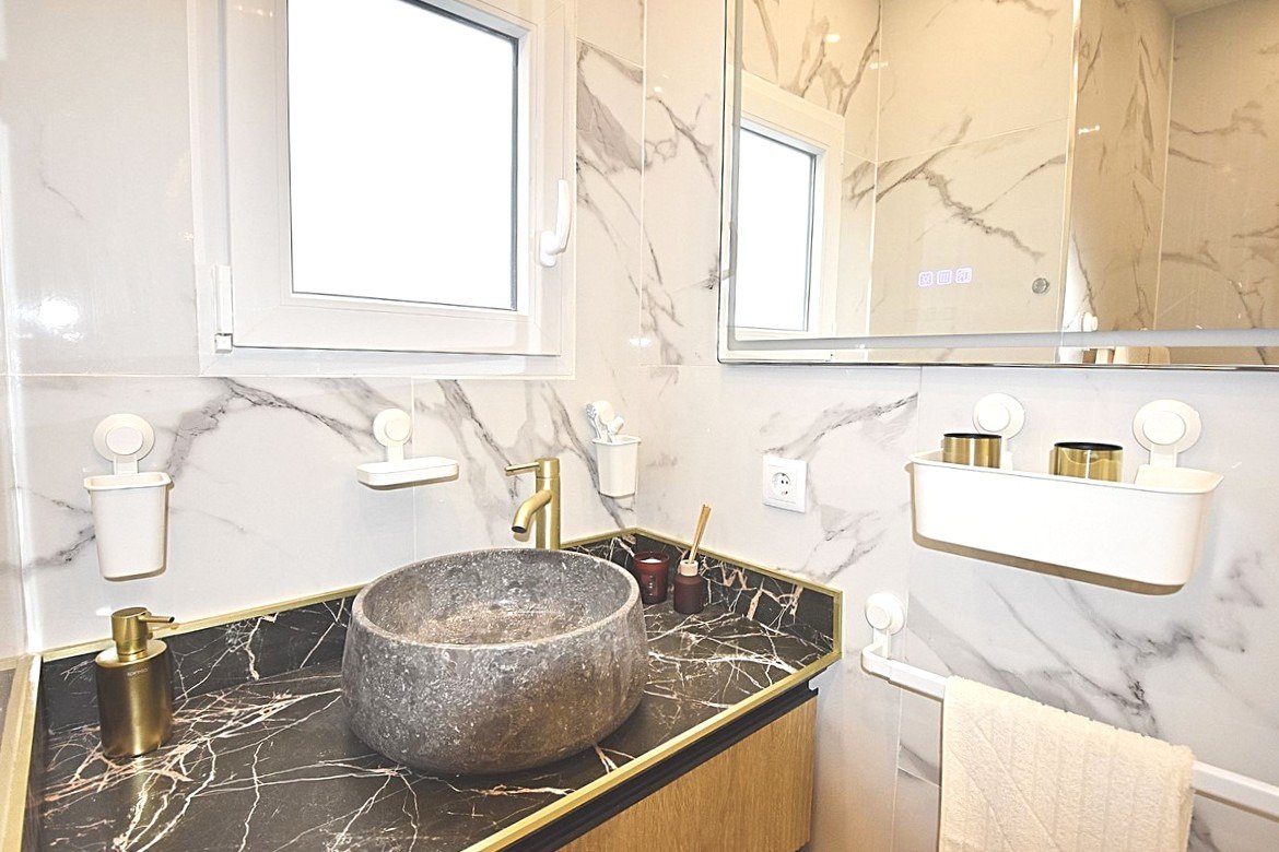 Stilvolles Apartment nur 5 Gehminuten vom Strand entfernt – im Herzen des luxuriösen Marbella!