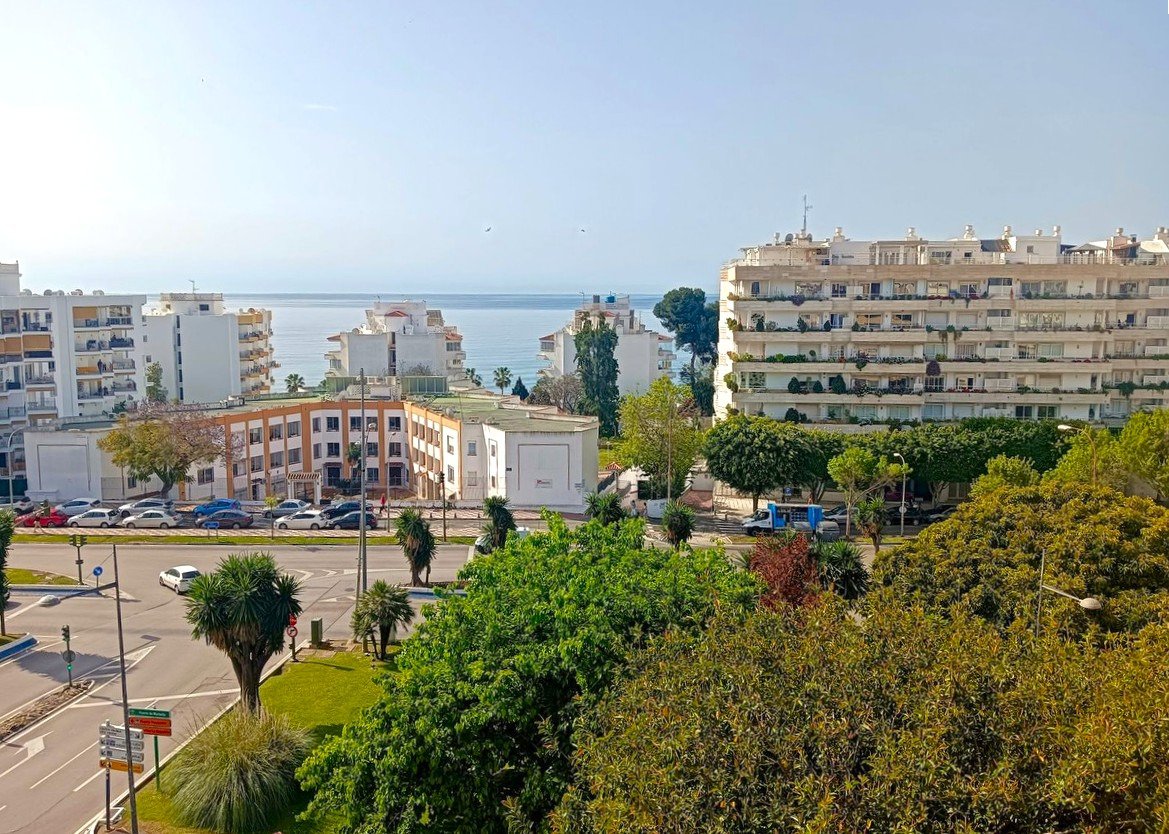 Stilvolles Apartment nur 5 Gehminuten vom Strand entfernt – im Herzen des luxuriösen Marbella!