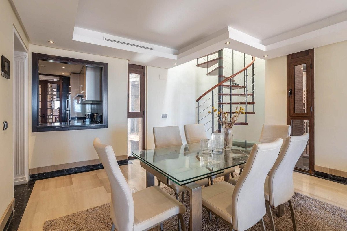 Duplex-Penthouse mit Meerblick und privatem Pool – Bahía de la Plata, Estepona