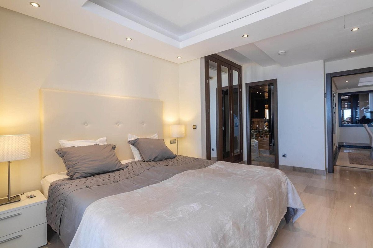 Duplex-Penthouse mit Meerblick und privatem Pool – Bahía de la Plata, Estepona