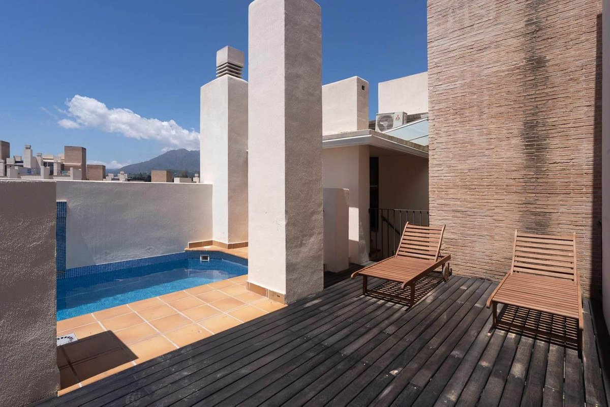 Duplex-Penthouse mit Meerblick und privatem Pool – Bahía de la Plata, Estepona