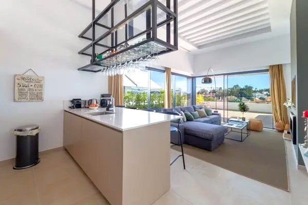 Modernes Penthouse mit Aussicht, privatem Pool und Vermietungslizenz – Neue Goldene Meile, Estepona