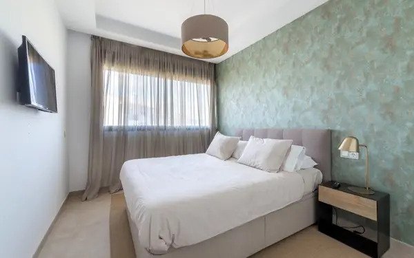 Modernes Penthouse mit Aussicht, privatem Pool und Vermietungslizenz – Neue Goldene Meile, Estepona